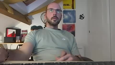 Snapshot of mikmik91 chatting on December 11, 4:27 pm mikmik91 online show from December 11, 4:27 pm