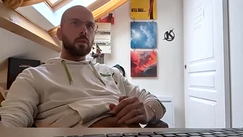 Snapshot of mikmik91 chatting on March 12, 3:51 pm mikmik91 online show from March 12, 3:51 pm