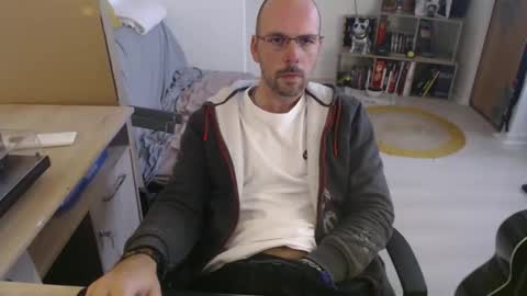 Snapshot of mikmik91 chatting on October 31, 1:58 pm mikmik91 online show from October 31, 1:58 pm