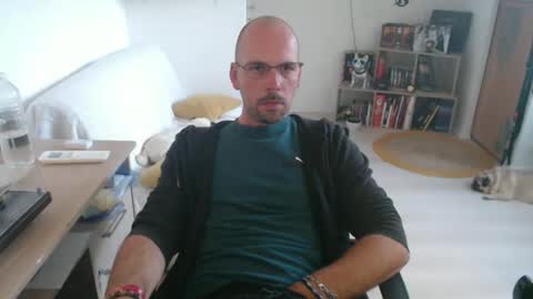 Snapshot of mikmik91 chatting on September 11, 3:44 pm mikmik91 online show from September 11, 3:44 pm