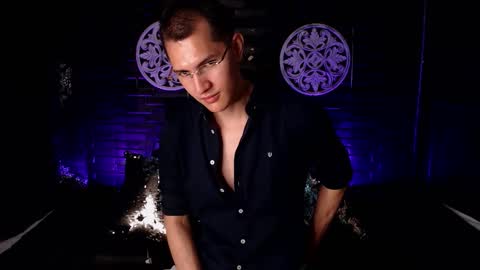 milandavid1 online show from March 25, 6:56 pm