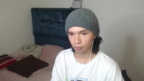 milesxoxo6969 online show from October 18, 8:47 pm