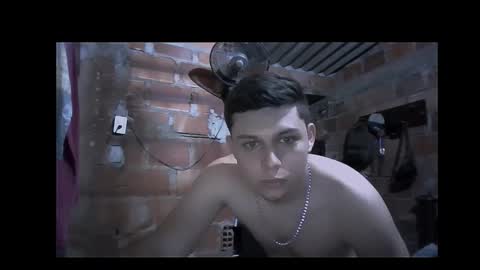 Snapshot of milk_boy25 chatting on September 13, 10:22 pm milk_boy25 online show from September 13, 10:22 pm