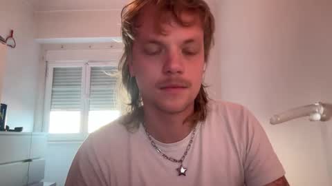 Snapshot of milkymitch chatting on January 6, 9:19 am Mimi online show from January 6, 9:19 am