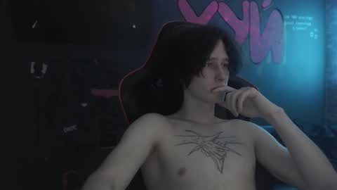 Snapshot of min1pekka chatting on October 6, 12:48 am Max online show from October 6, 12:48 am