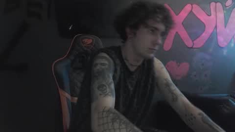 Snapshot of min1pekka chatting on September 22, 2:11 am Max online show from September 22, 2:11 am