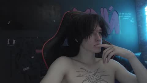 Snapshot of min1pekka chatting on October 13, 12:49 am Max online show from October 13, 12:49 am