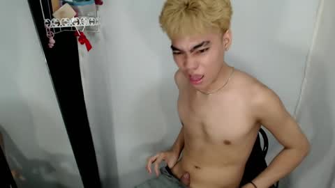 mingkla_man online show from April 19, 6:10 pm