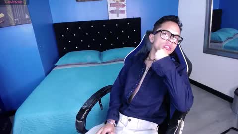 Minho Reyes online show from November 20, 9:35 pm