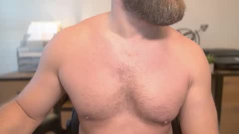 Snapshot of mister_dilf chatting on October 5, 3:27 pm MISTER DILF  online show from October 5, 3:27 pm