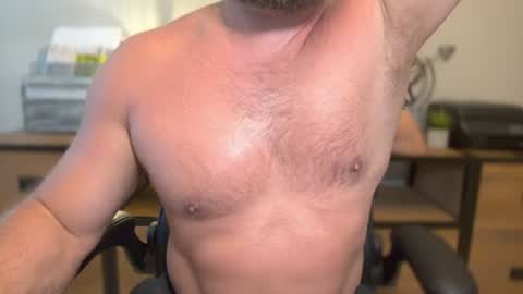 Snapshot of mister_dilf chatting on September 12, 4:18 pm MISTER DILF  online show from September 12, 4:18 pm