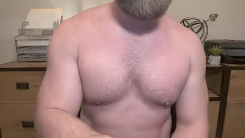 Snapshot of mister_dilf chatting on October 18, 6:13 pm MISTER DILF  online show from October 18, 6:13 pm