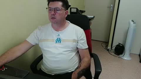 Snapshot of mistercoeur1 chatting on October 14, 8:27 pm mistercoeur online show from October 14, 8:27 pm