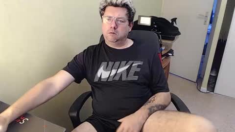 Snapshot of mistercoeur1 chatting on January 11, 8:11 am mistercoeur online show from January 11, 8:11 am