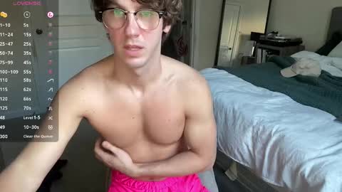 Snapshot of mizzo001 chatting on October 15, 12:24 pm Leo online show from October 15, 12:24 pm