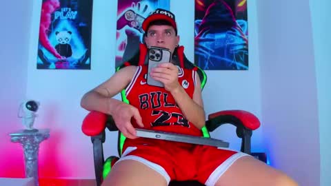 moises_23cm online show from September 16, 9:59 pm