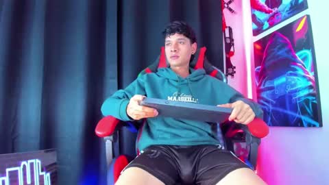 moises_23cm online show from January 30, 7:15 pm