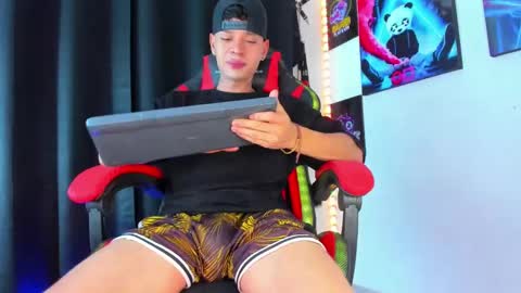 moises_23cm online show from December 13, 7:32 pm