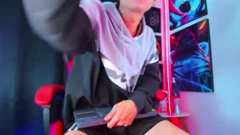 moises_23cm online show from February 19, 8:31 pm