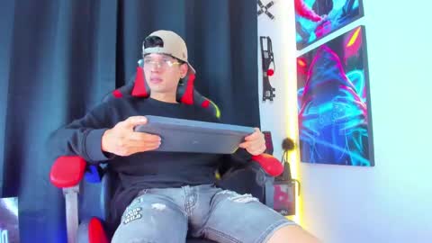 moises_23cm online show from February 2, 3:17 pm