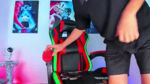 moises_23cm online show from September 19, 3:18 am