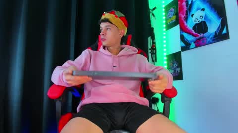 moises_23cm online show from December 16, 11:44 am