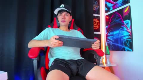 moises_23cm online show from February 17, 3:58 am