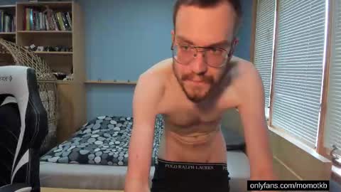 momotkb online show from November 25, 3:14 pm