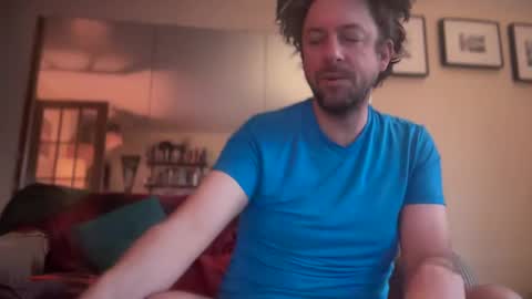 Moon online show from December 31, 3:42 pm