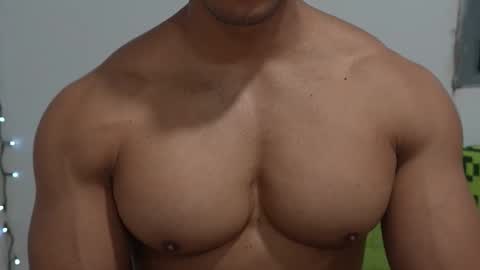 moreno1muscular online show from April 19, 2:49 pm