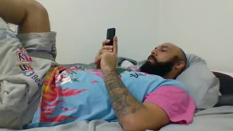 Snapshot of mr8plus chatting on December 28, 3:26 am Mr8 online show from December 28, 3:26 am