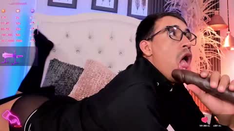 Aaron. online show from October 7, 5:28 pm