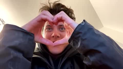 Snapshot of mr_deep1 chatting on December 6, 4:58 am James online show from December 6, 4:58 am