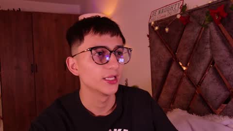 Snapshot of mr_evan1 chatting on December 6, 4:06 pm Mr Evans online show from December 6, 4:06 pm