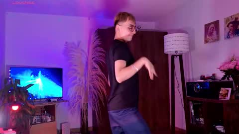 Snapshot of mr_evan1 chatting on October 2, 5:50 pm Mr Evans online show from October 2, 5:50 pm