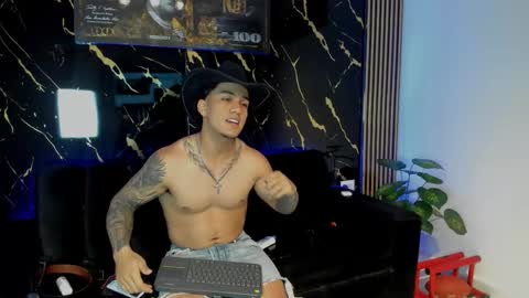 mr_maximo online show from January 19, 4:15 am