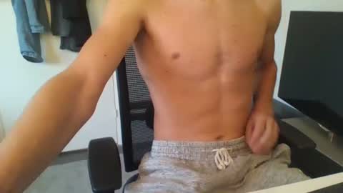 Snapshot of mr_natural96 chatting on October 30, 12:39 pm mr_natural96 online show from October 30, 12:39 pm