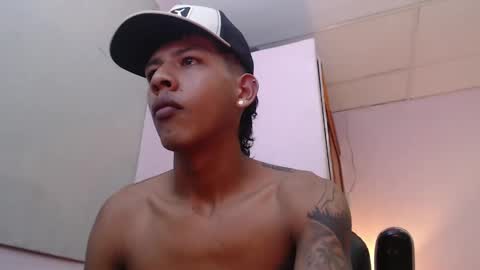 mr_stiven_ online show from January 3, 9:36 am