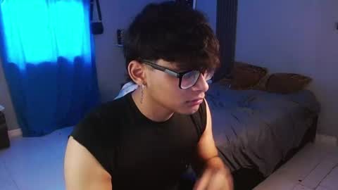 yisuz online show from July 8, 11:58 am