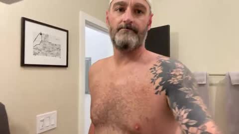 Snapshot of mrexhibits chatting on October 1, 3:32 am mrexhibits online show from October 1, 3:32 am