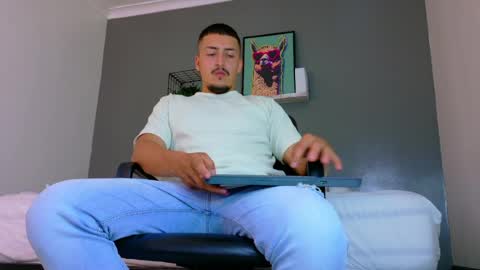 Mr Fox online show from April 14, 8:52 pm