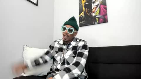 Snapshot of mromg007 chatting on February 8, 6:12 pm mromg007 online show from February 8, 6:12 pm