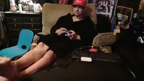 Snapshot of n3v3rpanic1 chatting on January 3, 11:01 pm SnackPants online show from January 3, 11:01 pm