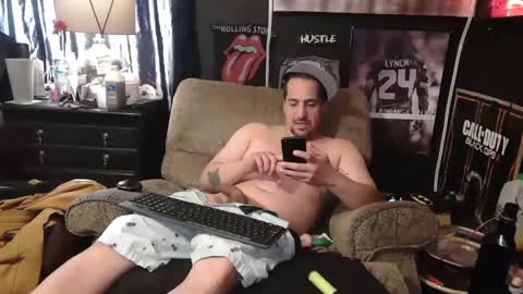 Snapshot of n3v3rpanic1 chatting on December 22, 7:31 pm SnackPants online show from December 22, 7:31 pm