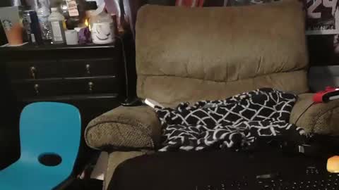 Snapshot of n3v3rpanic1 chatting on December 4, 11:24 pm SnackPants online show from December 4, 11:24 pm