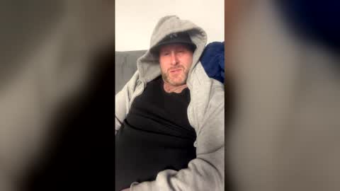 naked_truckerletsgo online show from April 10, 5:14 am