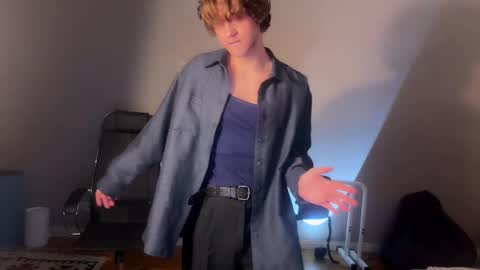 Snapshot of namiraaxel chatting on December 3, 9:01 pm Georges online show from December 3, 9:01 pm