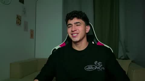 Snapshot of naranjo_seb chatting on October 4, 5:34 am sebastian online show from October 4, 5:34 am