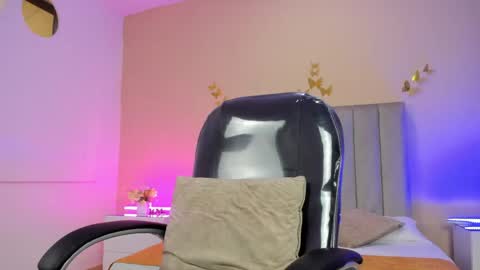 Nascary Fox online show from April 14, 1:11 pm