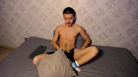 nathan_baker__ online show from November 30, 7:27 pm